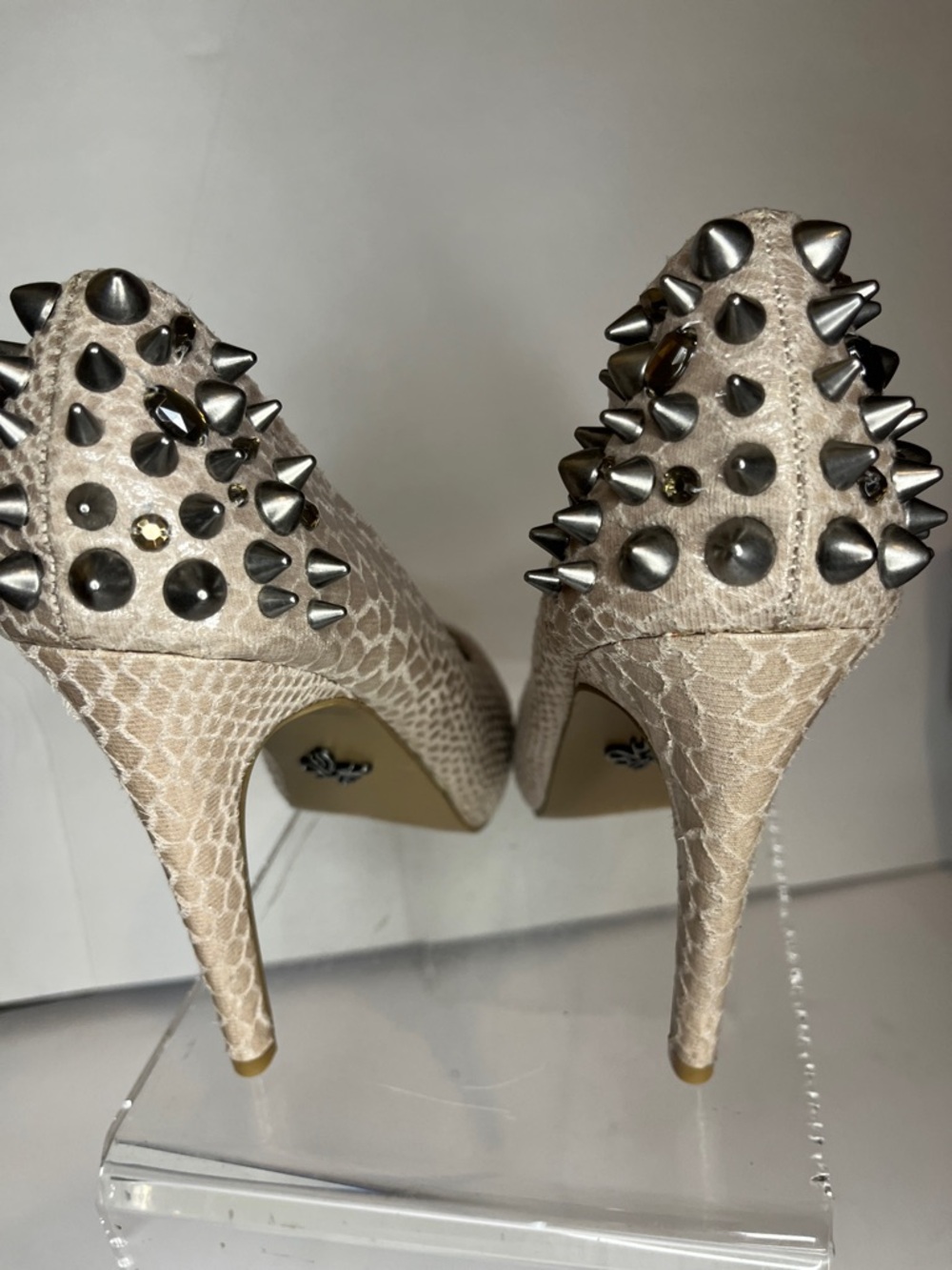 New Vera Wang Studded Peep-Toe High Heels in Beige Snake - Picture 6 of 12